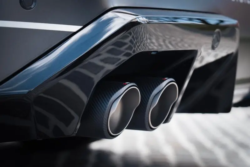 Akrapovič Round Carbon Fiber Exhaust Tail Pipe Set For 2024+ Bmw M5 (G90/G99) 1